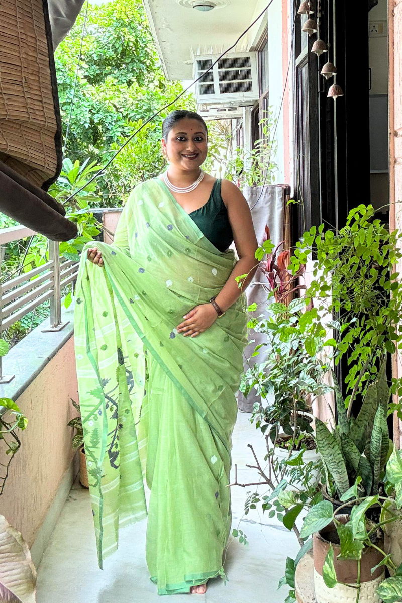 Indiestore Light Green Handwoven Bengal Cotton Jamdani Saree 'Shyamoli'