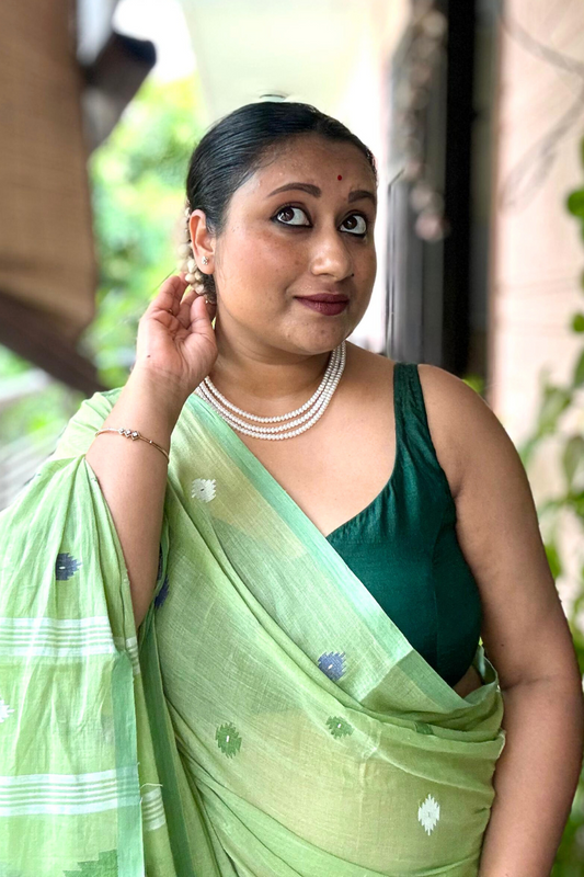 Indiestore Light Green Handwoven Bengal Cotton Jamdani Saree 'Shyamoli'