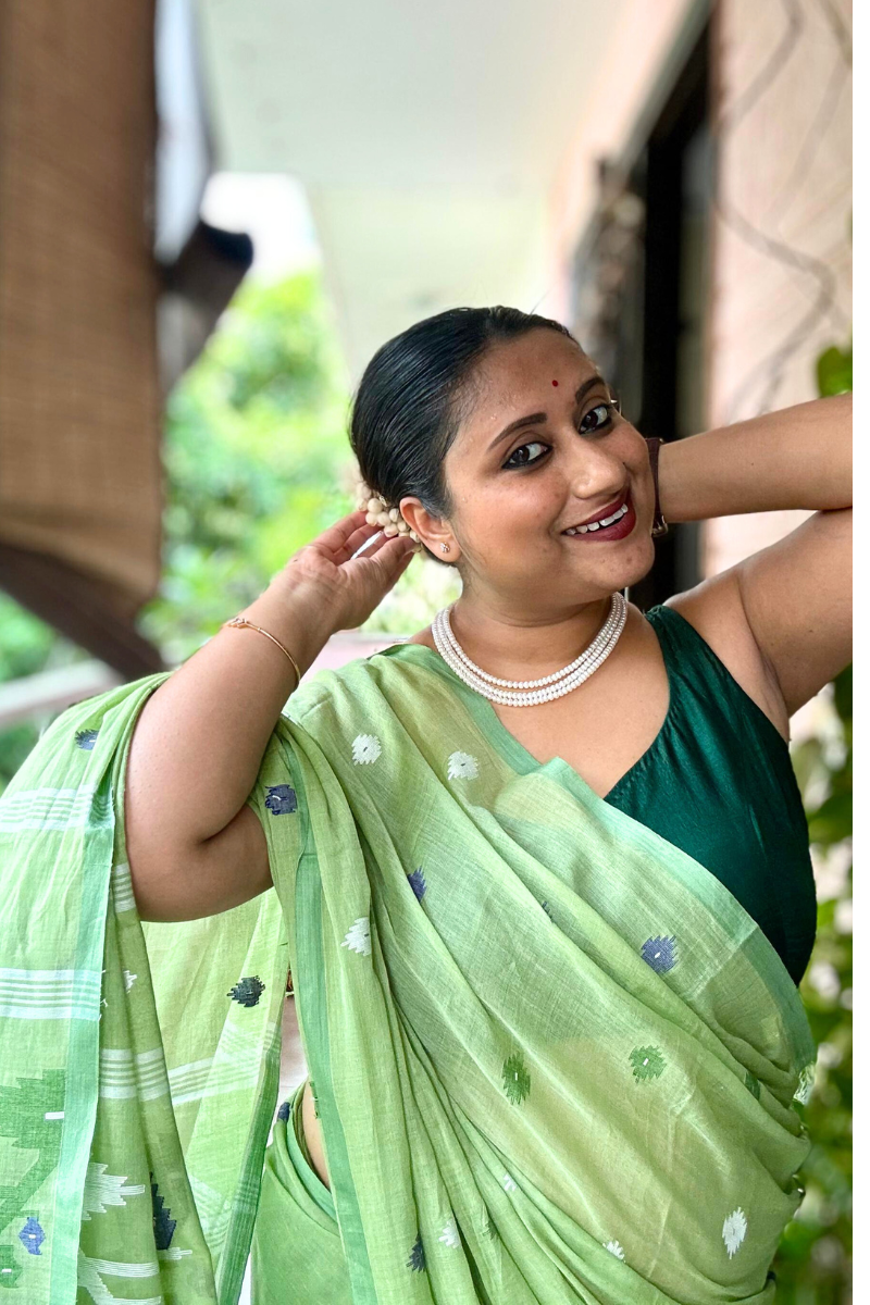 Indiestore Light Green Handwoven Bengal Cotton Jamdani Saree 'Shyamoli'