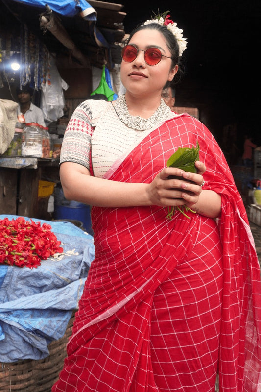 "Laal Buransh" - Indiestore Red Check Pattern Handloom Mul Cotton Saree