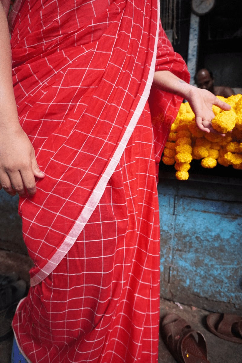 "Laal Buransh" - Indiestore Red Check Pattern Handloom Mul Cotton Saree